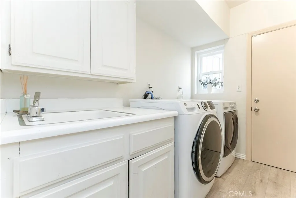 521 S Via Montana, Burbank, California 91501 home-pic-43